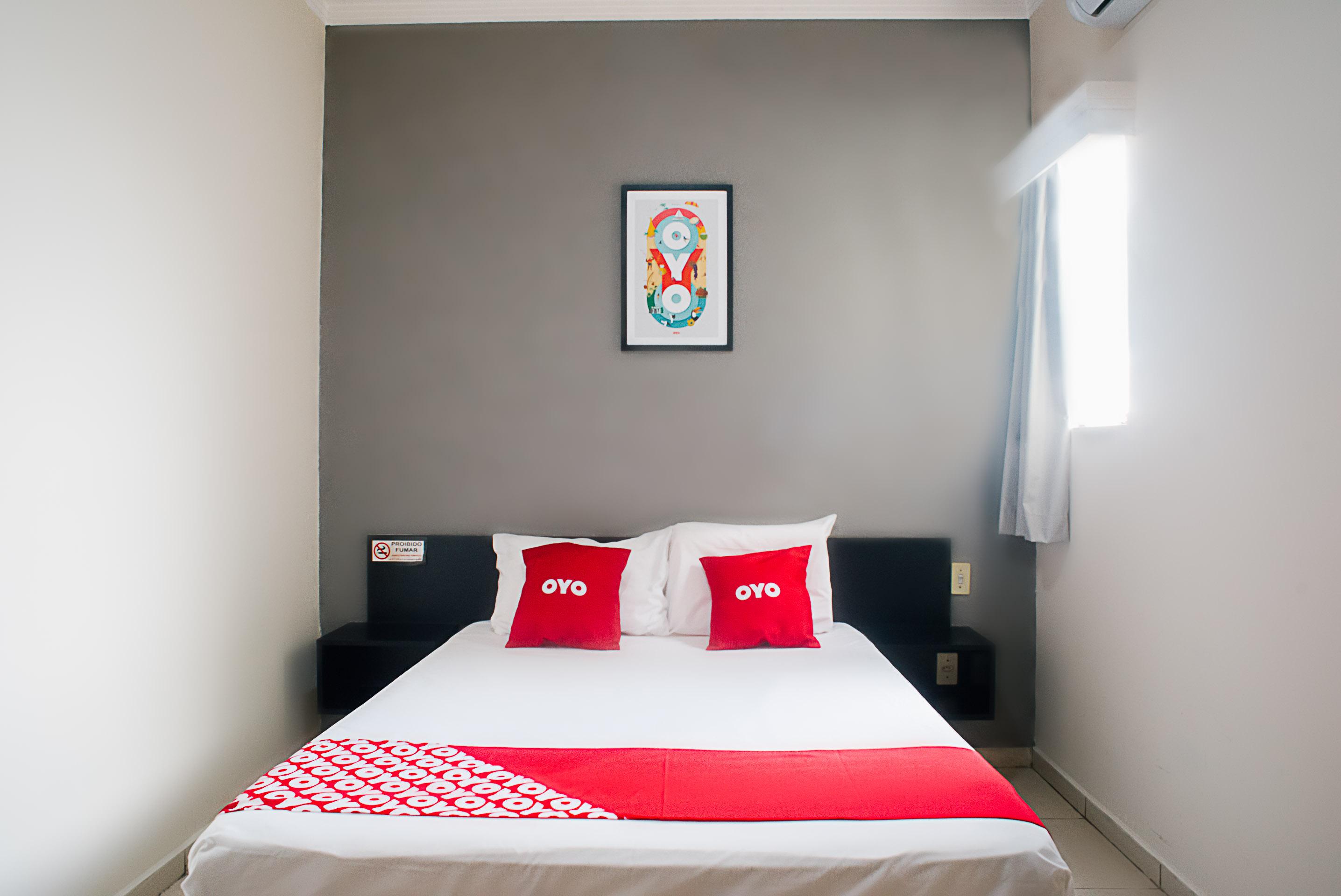 Oyo Cerrado Hotel, Campo Grande كامبو غراندي المظهر الخارجي الصورة A room at OYO 151, a hotel in Jakarta, Indonesia