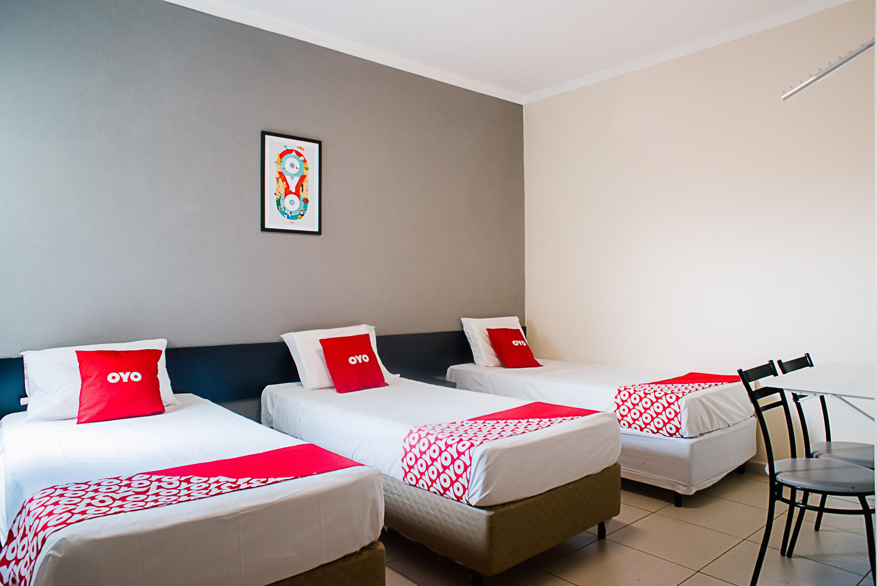 Oyo Cerrado Hotel, Campo Grande كامبو غراندي المظهر الخارجي الصورة A typical OYO hotel room in Mexico City