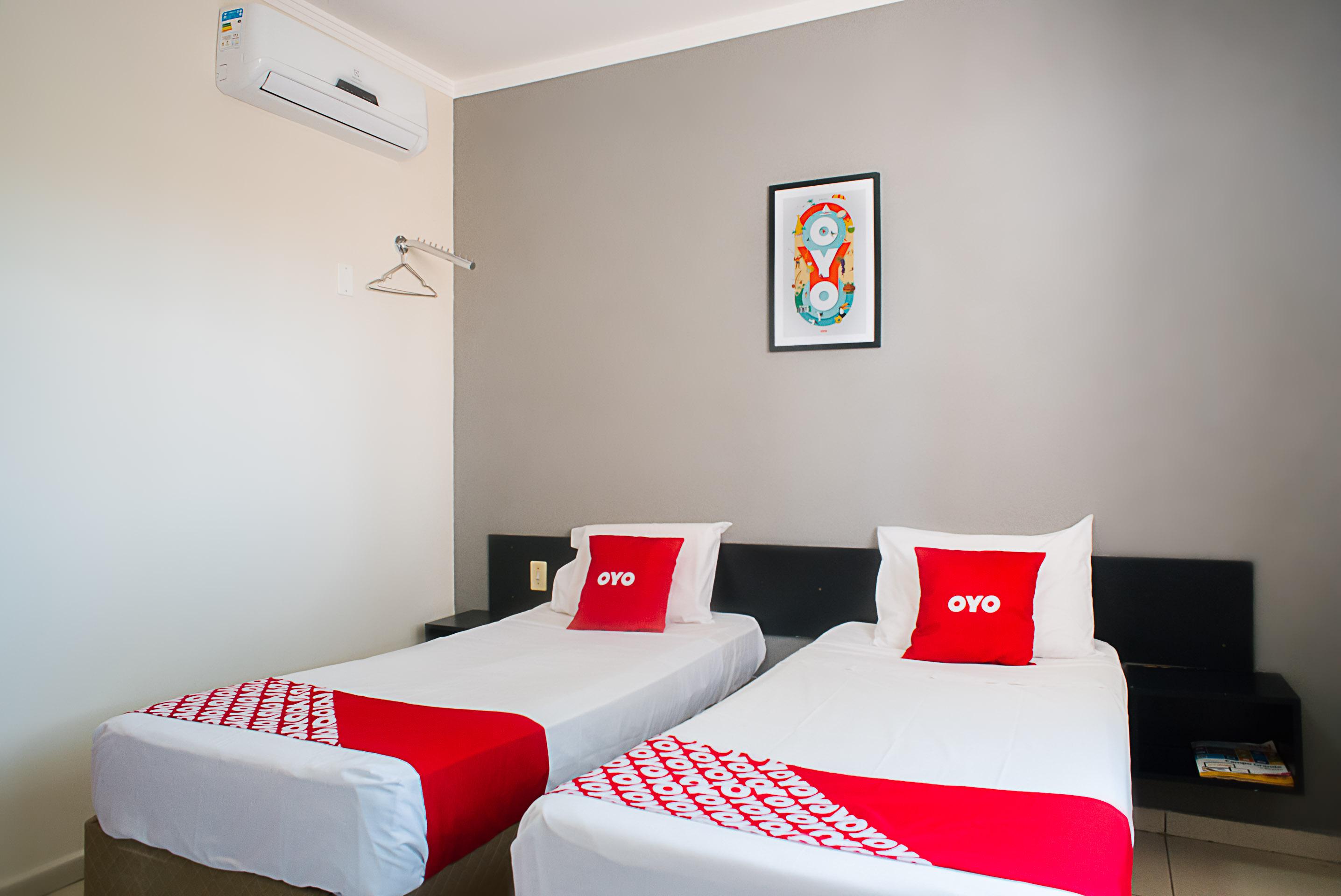 Oyo Cerrado Hotel, Campo Grande كامبو غراندي المظهر الخارجي الصورة A room at an OYO hotel in India